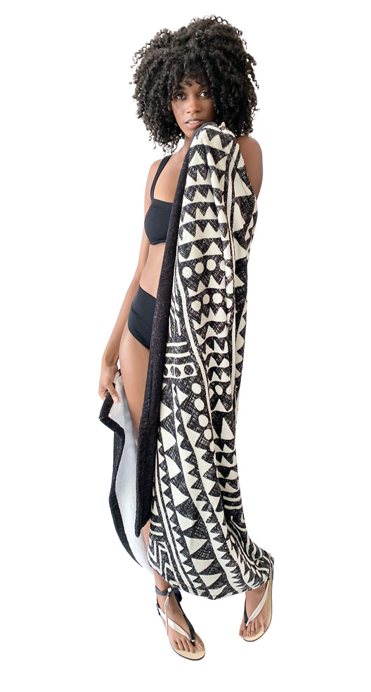 Graffito Beach Towel in black and milk – full view with bold graphic design
