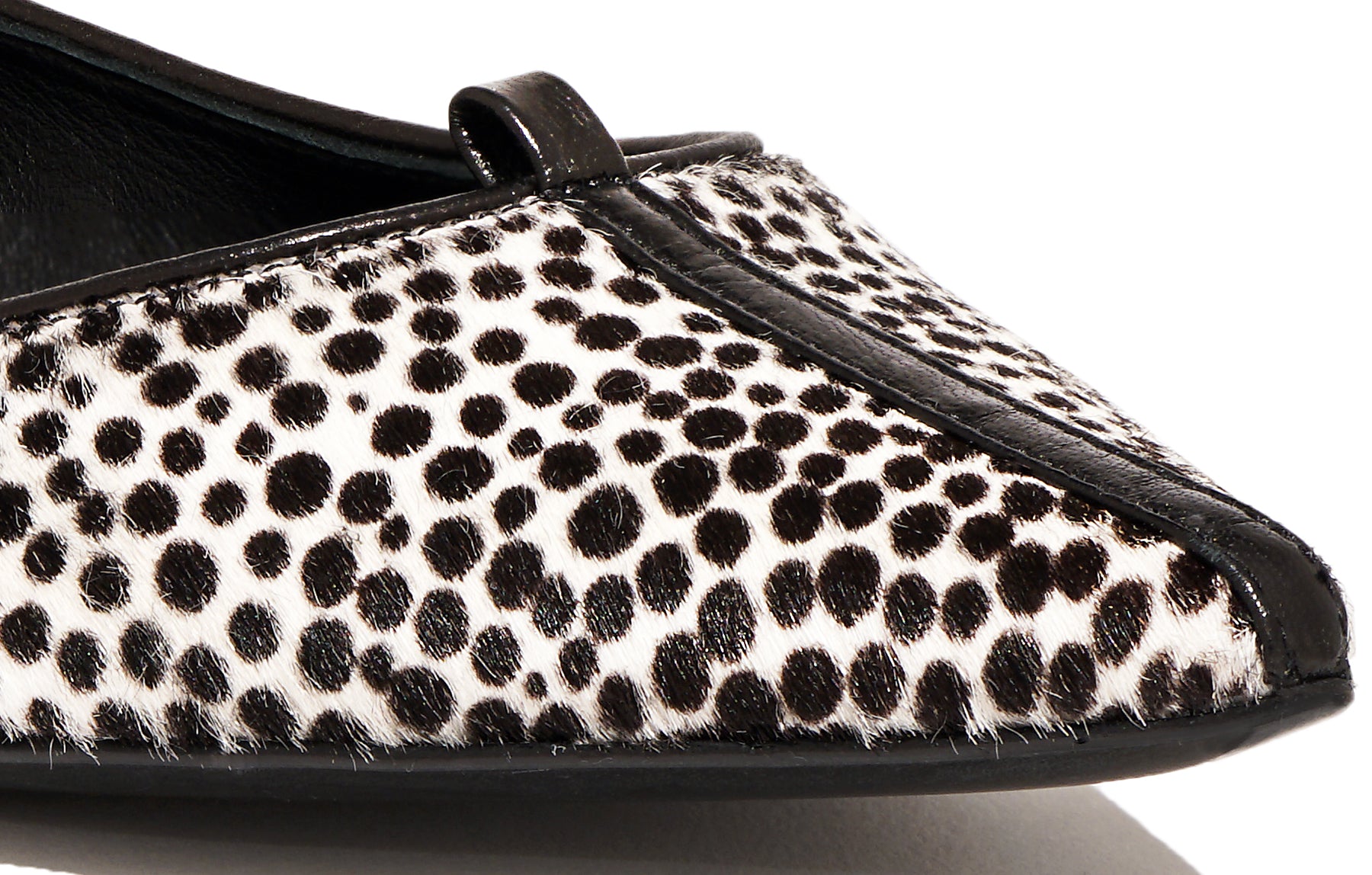 Angled view of Isabella Kron Julie Flat in Kasba raffia, showing toe, woven texture, and laid-back yet refined silhouette