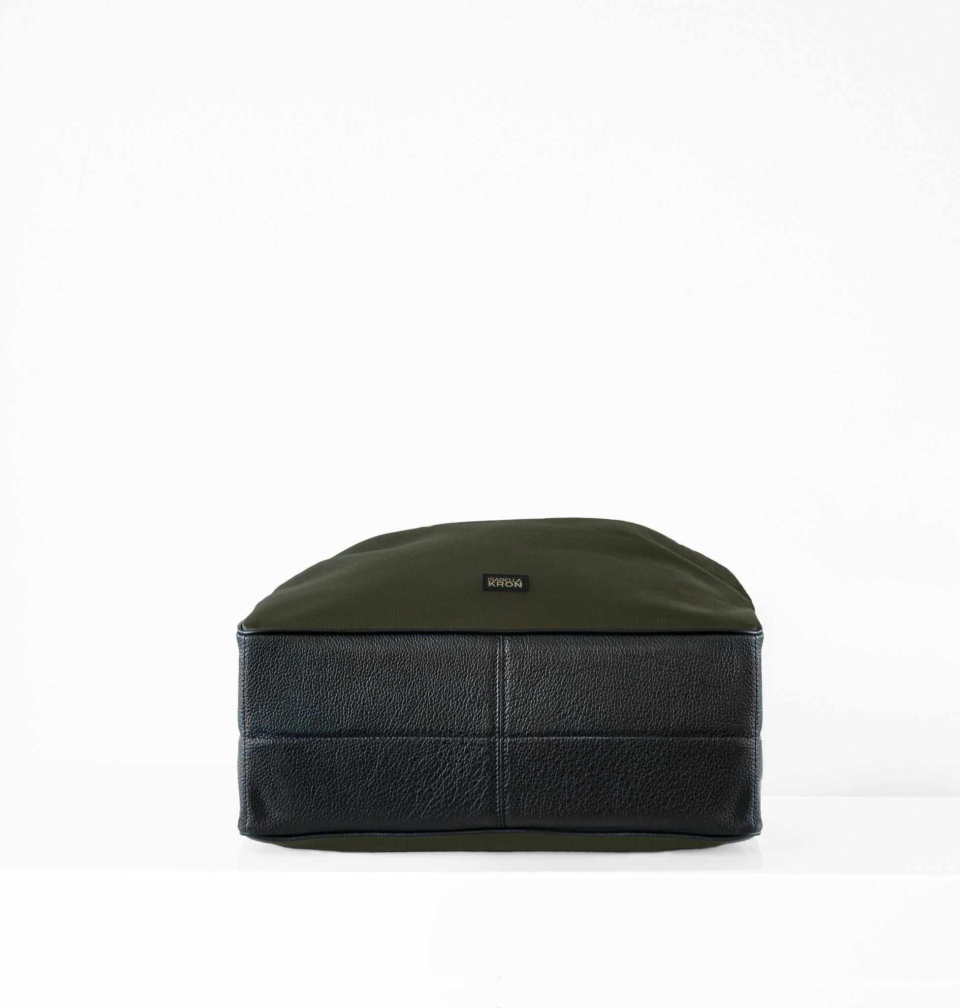 Front view of the Green Ludwig Weekender Travel Bag bottom