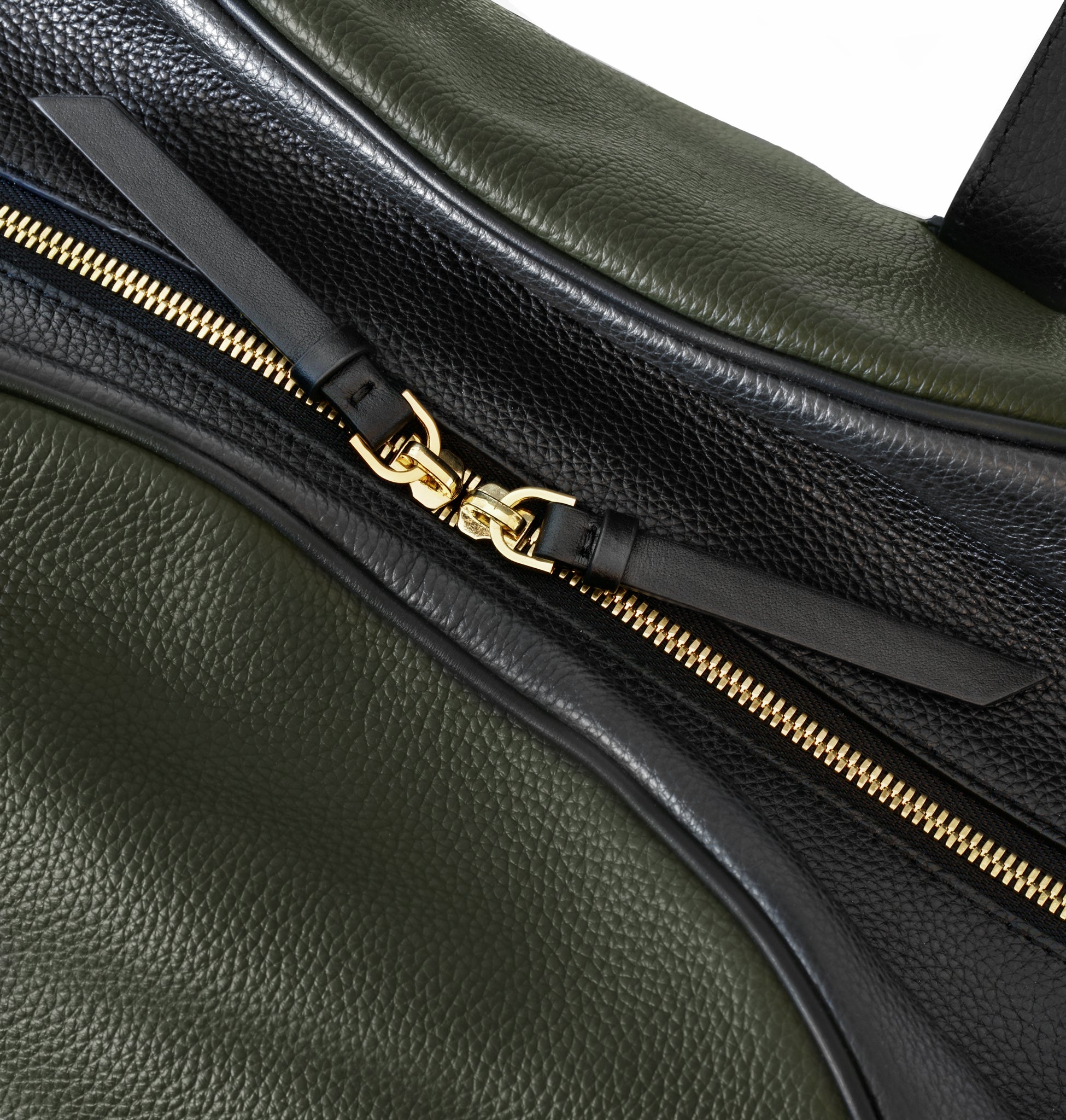 Detail view of Ludwig Weekender Travel Bag in premium leather green