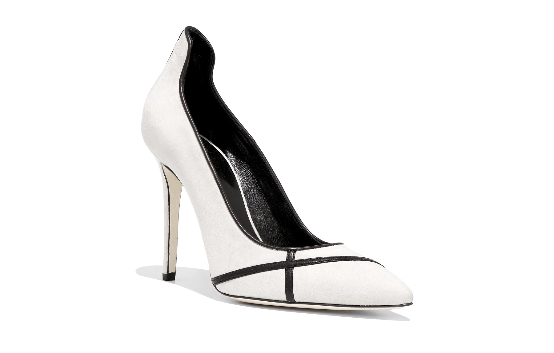 Angled view of Isabella Kron Miriam Albatros pump in off‑white suede, showing pointed toe, arch curve, and sculpted silhouette